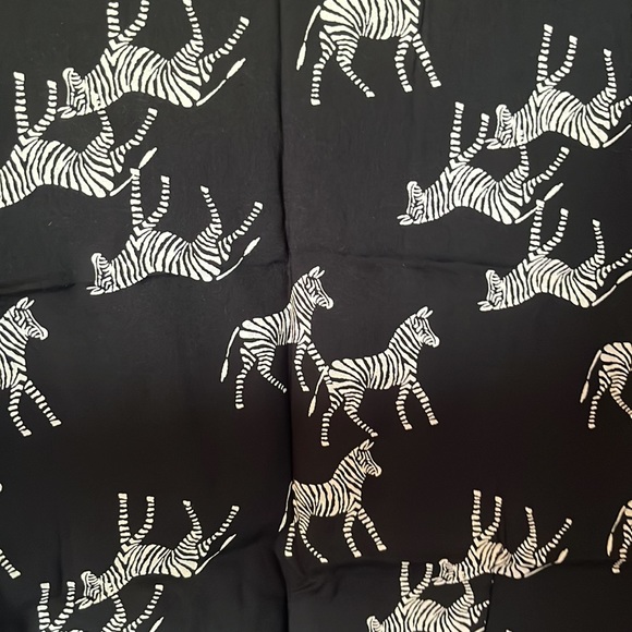 Zebra Print Top - Picture 2 of 3